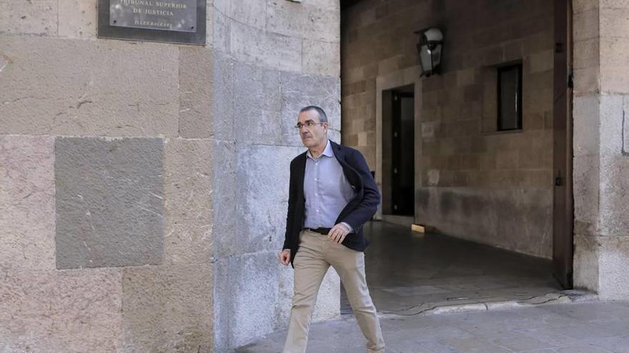 Juan Pedro Yllanes, ayer a la salida de la Audiencia de Palma.