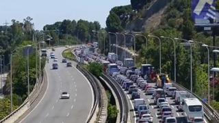 Un choque entre dos camiones provoca 16 kilómetros de colas en la AP-7