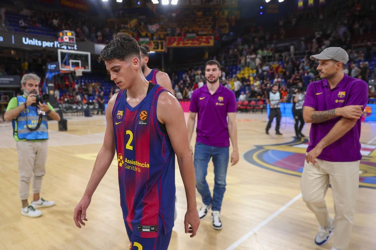 Marcos, en primer término, seguido de Darío Brizuela y Nico Laprovittola, tras una derrota del Barça en el Palau.