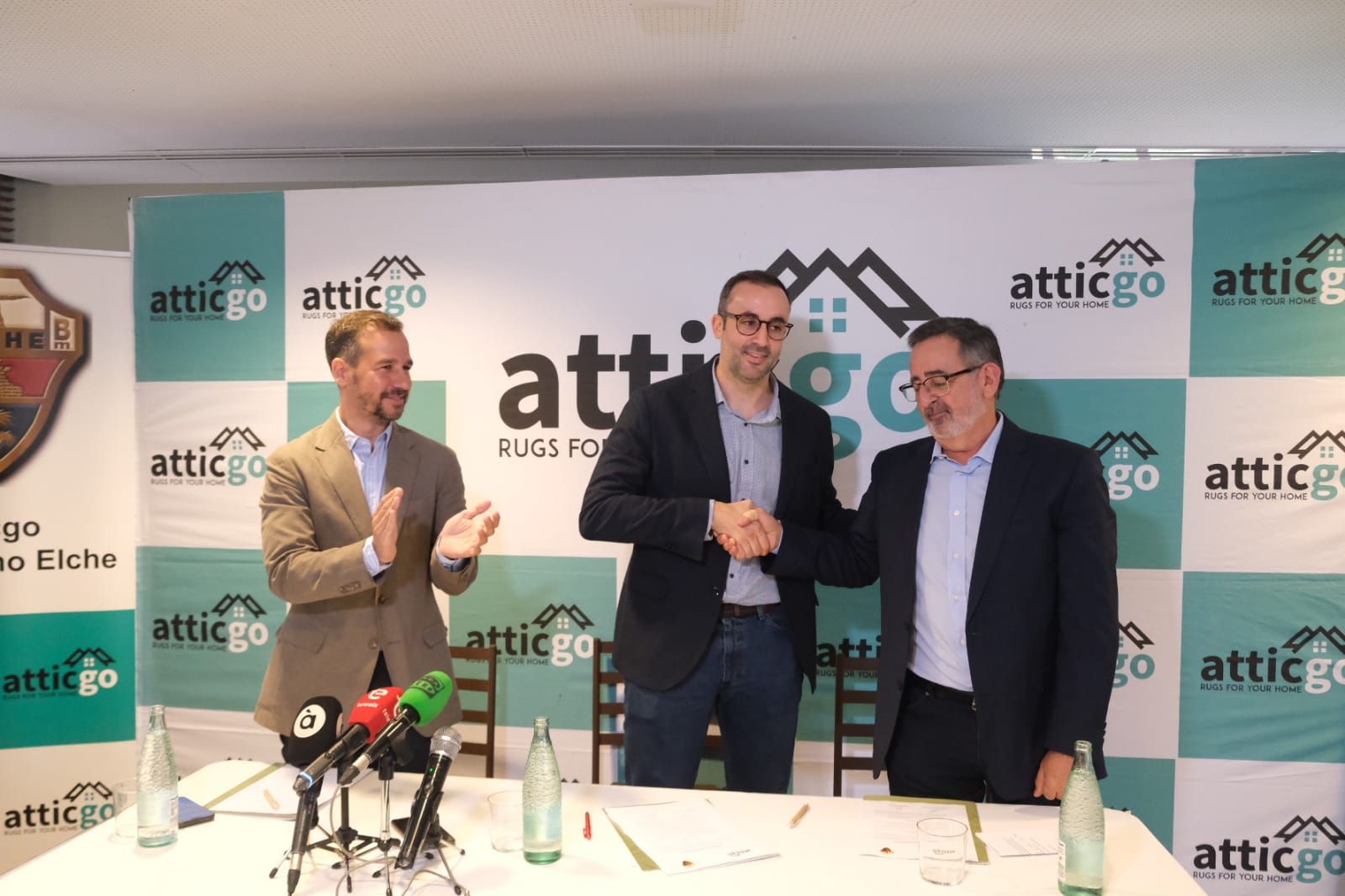 Atticgo y Club Balonmano Elche sellan su acuerdo de patrocinio por dos años más