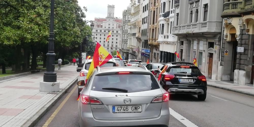 Así fue la manifestación en coche convocada por Vox en Oviedo