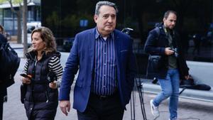 El exalcalde de Sabadell Manuel Bustos llega a los juzgados de Sabadell (Barcelona) a su juicio por una pieza del caso Mercurio