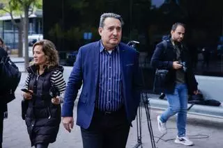 Manuel Bustos niega que declinara perseguir un presunto caso de sobornos del portavoz del PP
