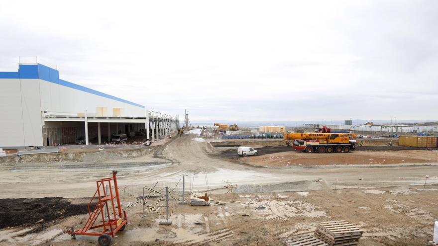 Las obras en la nave de Amazón cumplen los plazos y avanzan con rapidez.