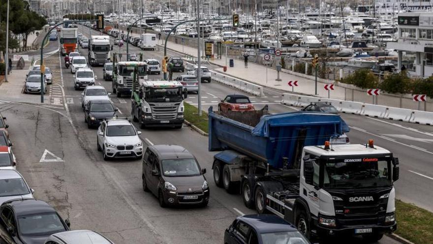 Los transportistas de Baleares se ven saturados de trabajo por el acopio de las empresas