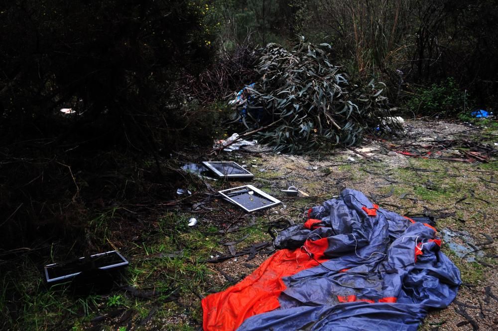 Los comuneros de Vilagarcía luchan contra la basura en sus montes