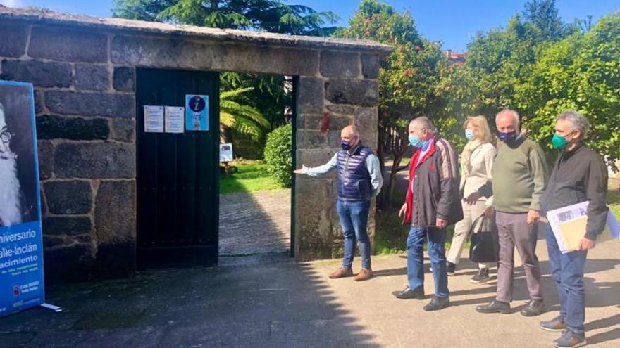 Martínez Estanga visitó ayer las dependencias de O Cuadrante.   | // FDV