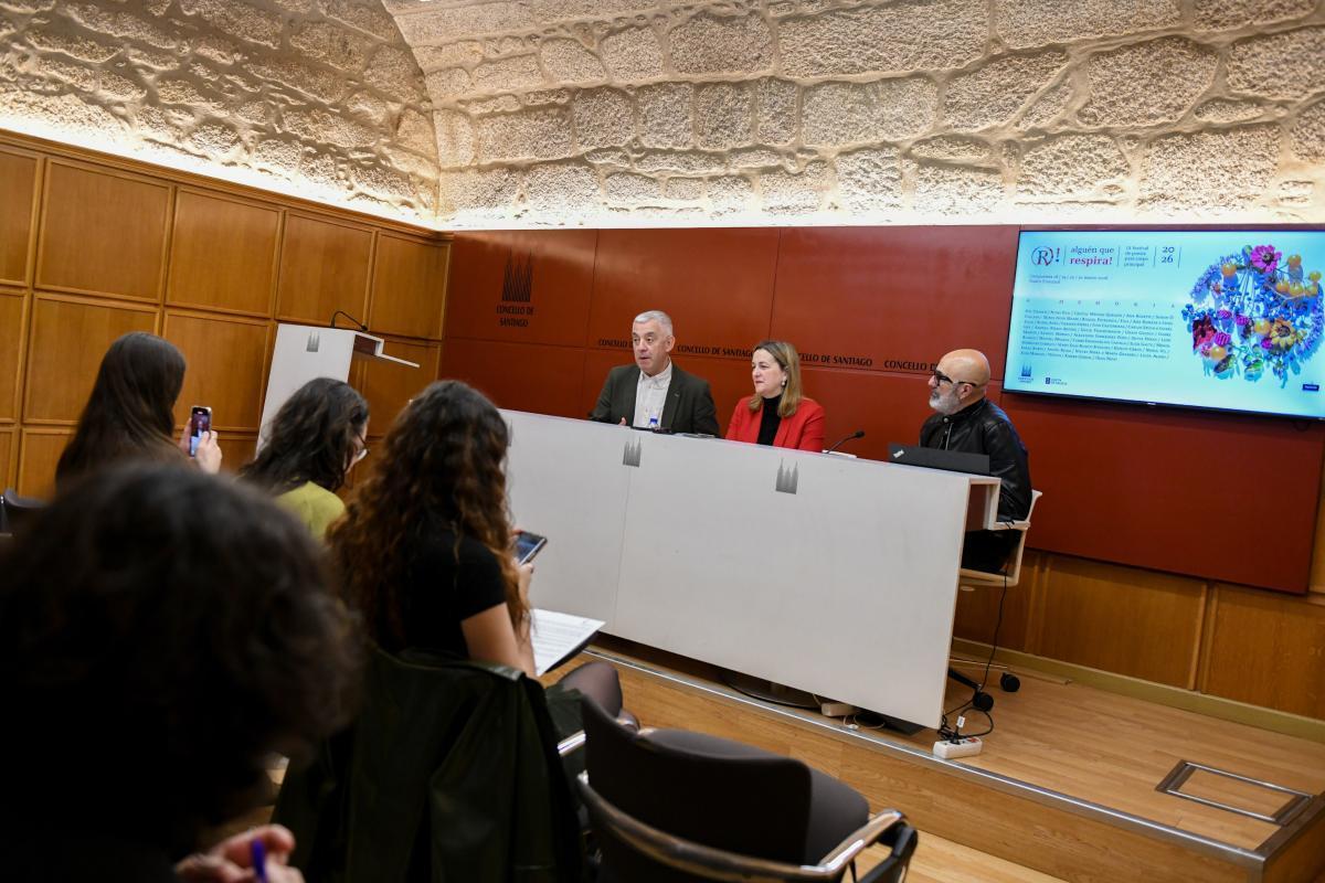 Rolda de prensa de presentación de «Alguén que respira» con Valentín García, Antón Lopo e Miriam Louzao.