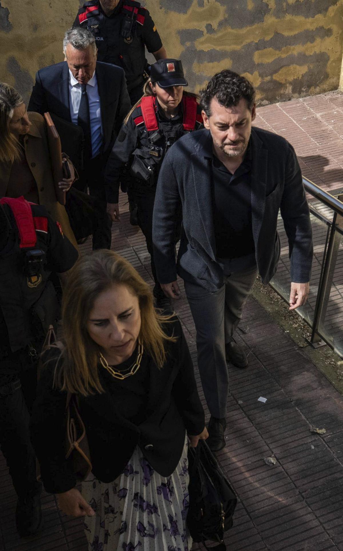 La defensa d’Andic usa les manilles com a carta davant d’un possible judici amb jurat