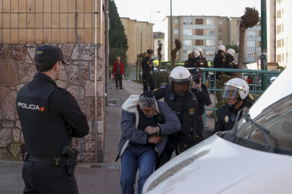 Despliegue policial en Avilés: Veinte agentes detienen a cuatro personas en una operación antidroga