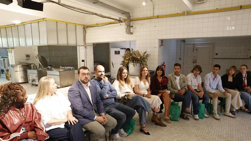 Barbón reúne en Gijón a creadores de contenido de Asturias para escuchar sus propuestas sobre el sector digital