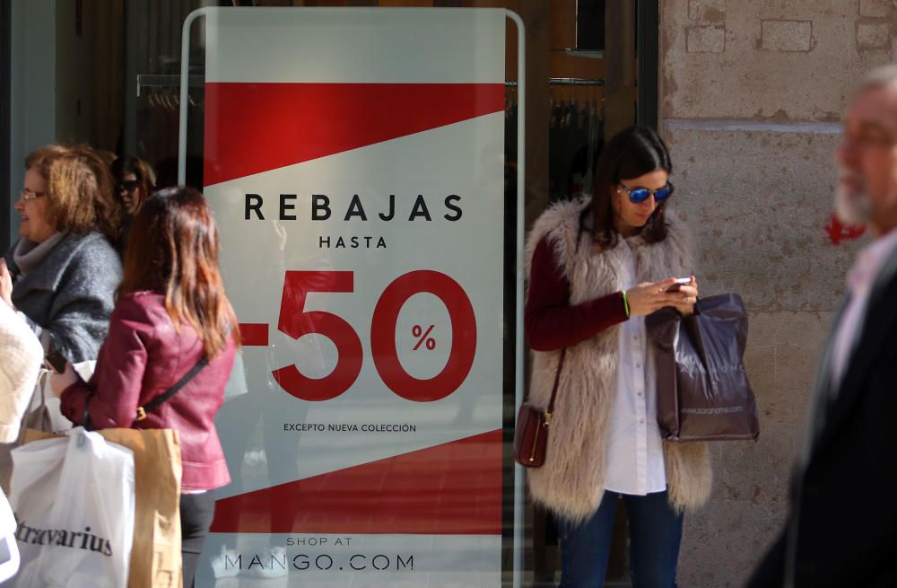 Primer día de las rebajas de enero en Málaga