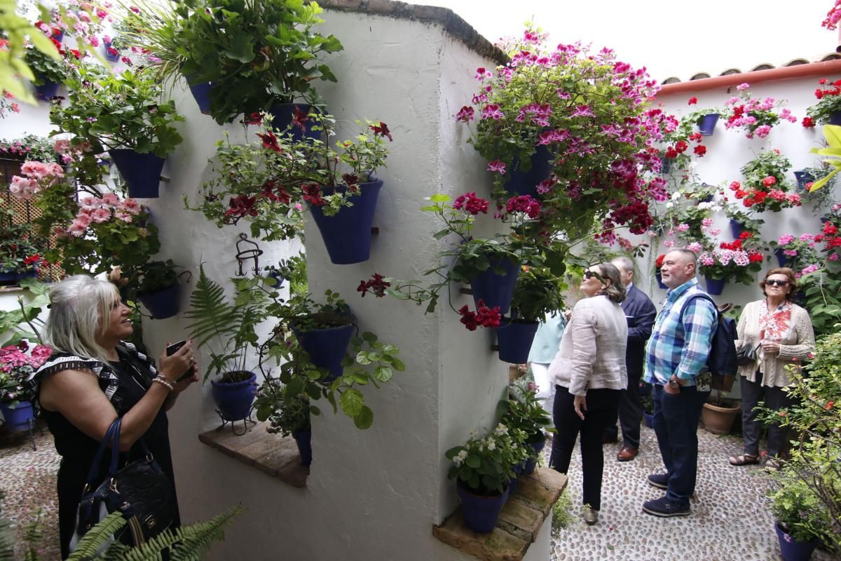 Paseando por los patios de la San Lorenzo y San Rafael