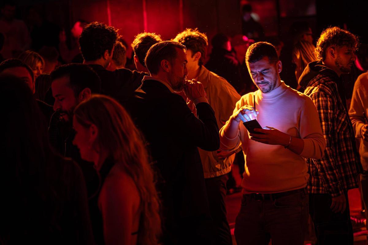 Los congresistas del Mobile toman la noche de Barcelona