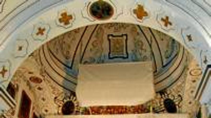 &#039;Lifting&#039; al retablo principal del santuario