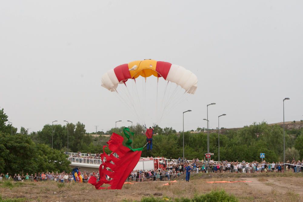 Exhibición de la Patrulla Acrobática Paracaidista