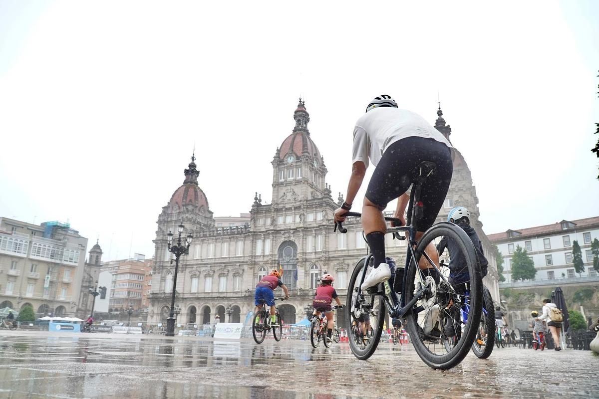 Día de la Bicicleta en A Coruña pasado por agua Día de la Bicicleta en A Coruña pasado por agua