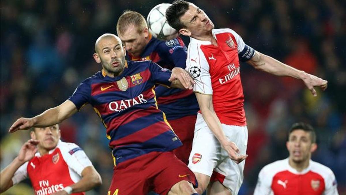 Javier Mascherano se multiplicó para frenar las embestidas ofensivas del Arsenal