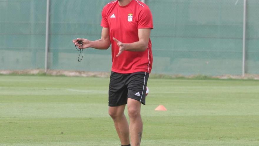 Gustavo Munúa, en un entrenamiento en Pinatar Arena, donde ayer trabajó el equipo.