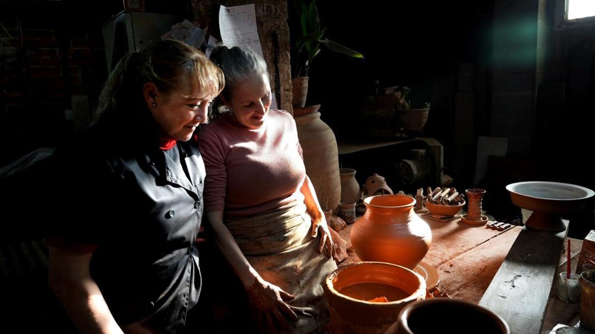 Isabel i Fabiola Alcalá al taller de La Ponderosa.