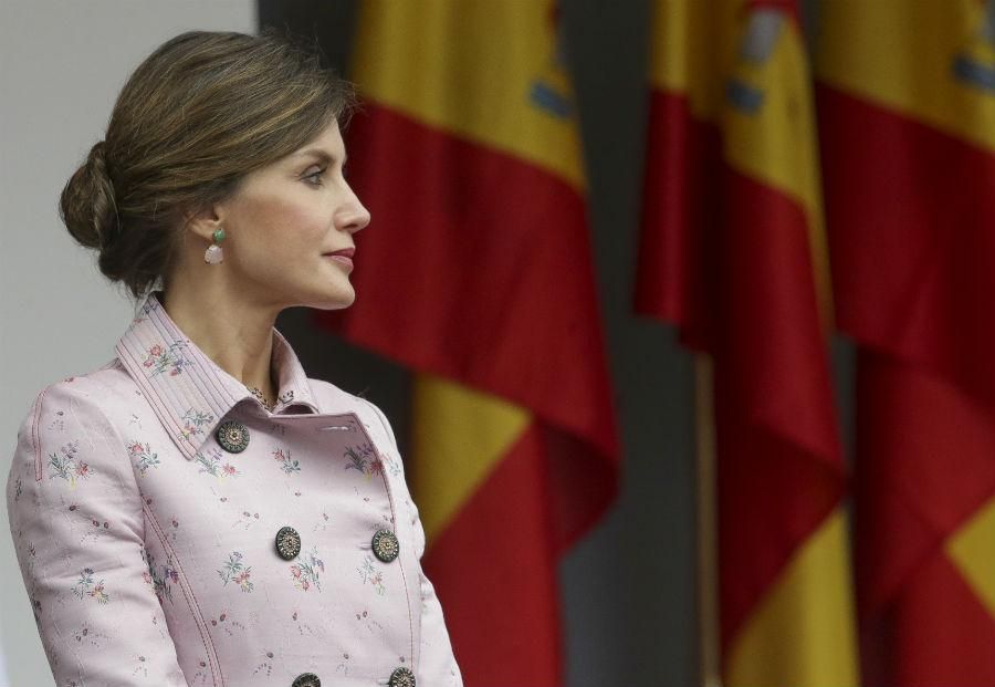 Doña Letizia con recogido bajo en el Día de las Fuerzas Armadas