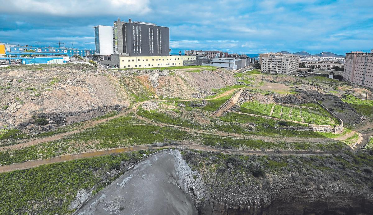 Solar en Las Torres con uso religioso y deportivo donde el Ayuntamiento ya ha planteado 240 viviendas con el Cabildo.