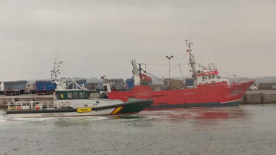 Pesquero inmovilizado en el Puerto de A Coruña.