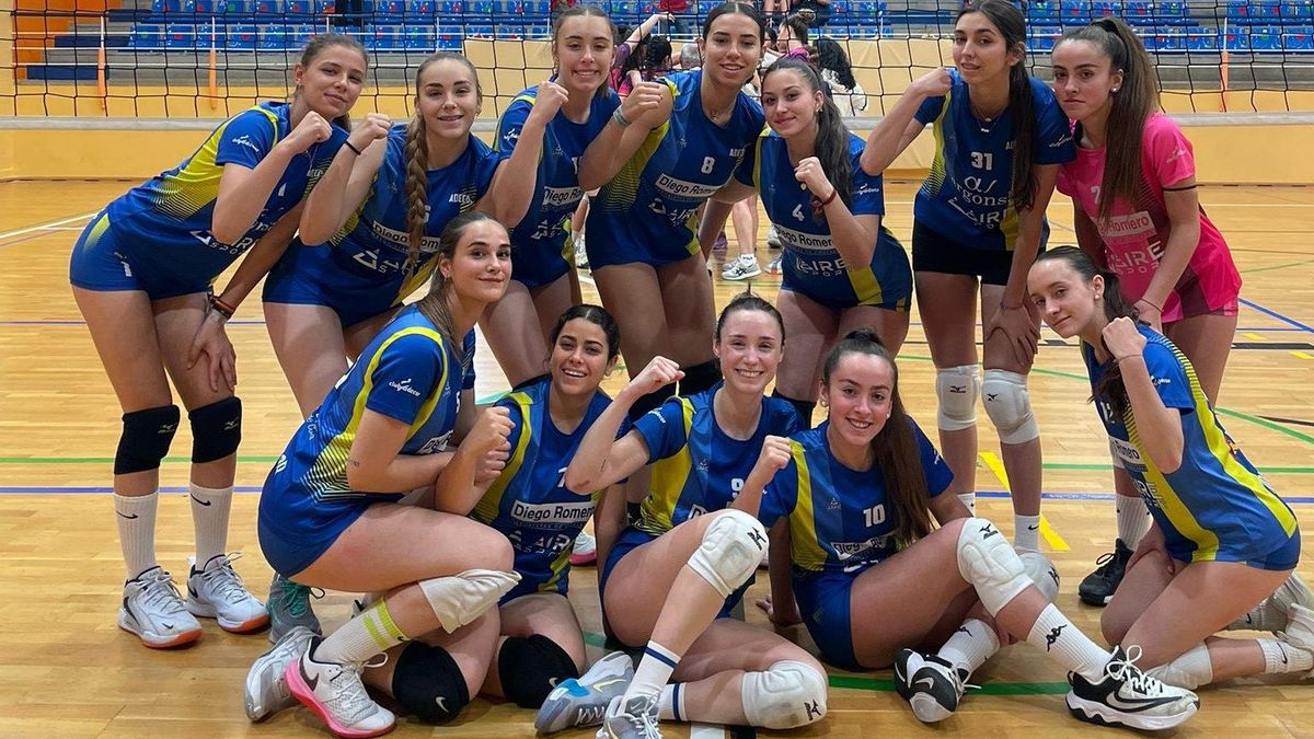 Plantilla del Adecor participante en la fase de ascenso a la Primera Nacional femenina de voleibol.