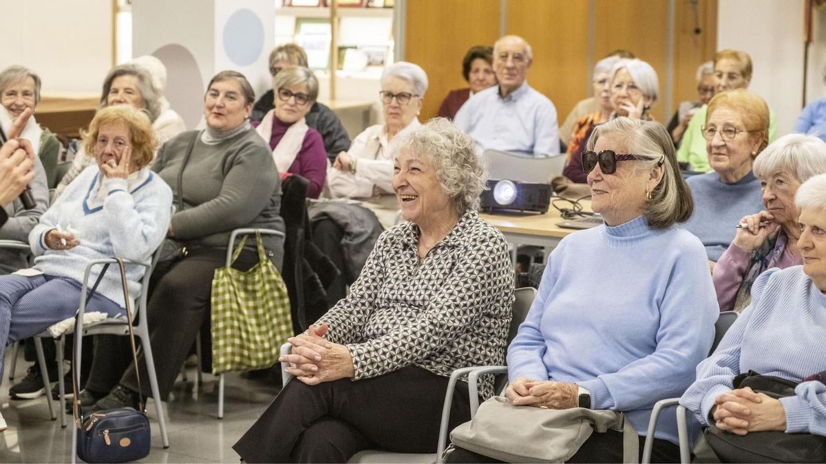 Imagen de los asistentes al taller de duelo.