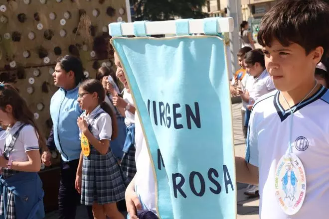 La original peregrinación del mes de mayo de los escolares de la Medalla Milagrosa de Zamora con la Virgen