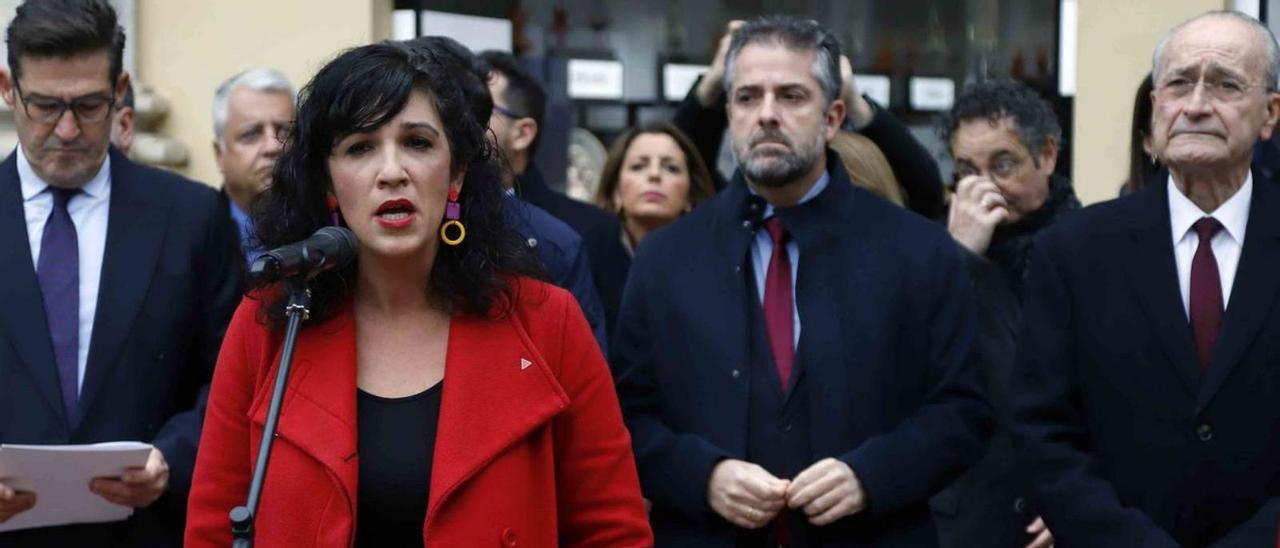 La portavoz de la izquierda alternativa en el Ayuntamiento de Málaga y coordinadora provincial de IU, Toni Morillas, interviene en el acto del Día de la Constitución en la capital.