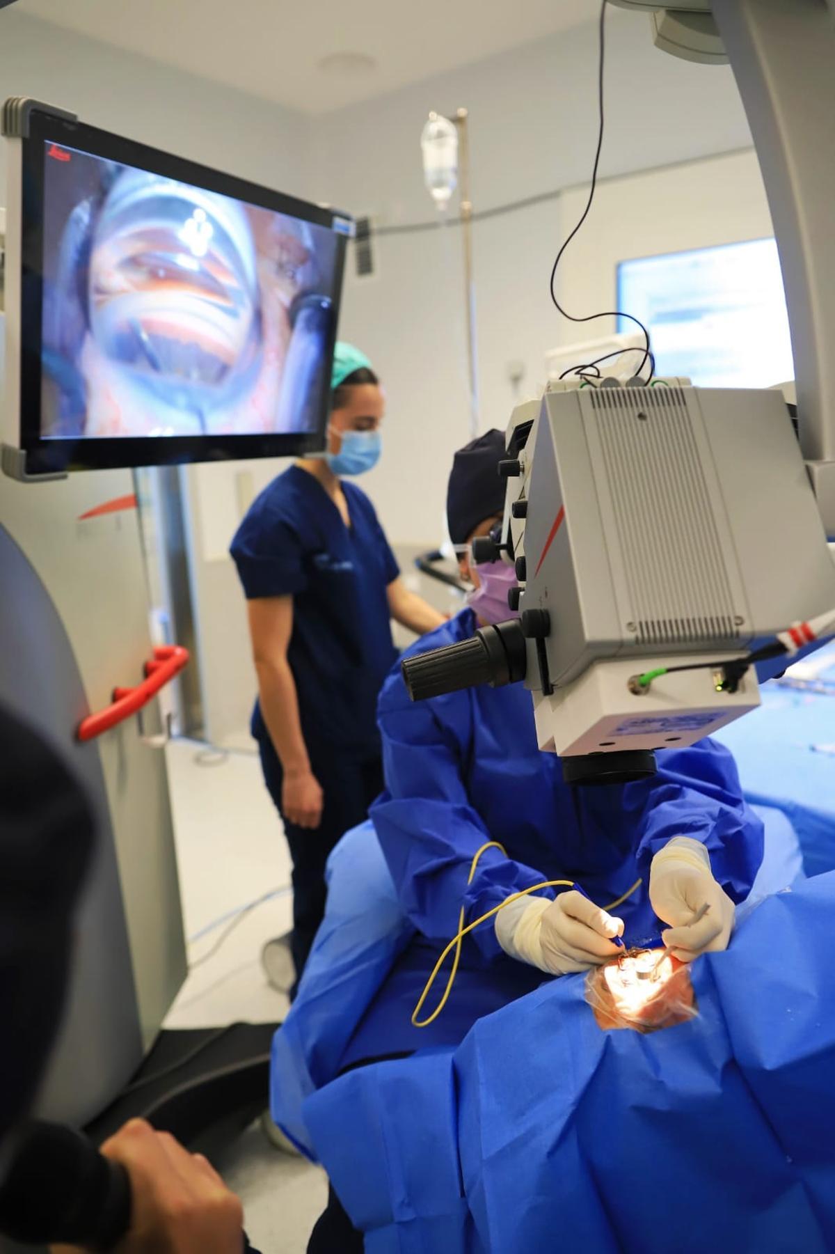 FacoElche: Cirugías de cataratas y glaucoma en directo desde el Hospital del Vinalopó