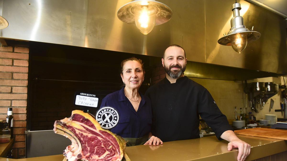 Filo Fernández y David Boado en su local de Vilarrodís.