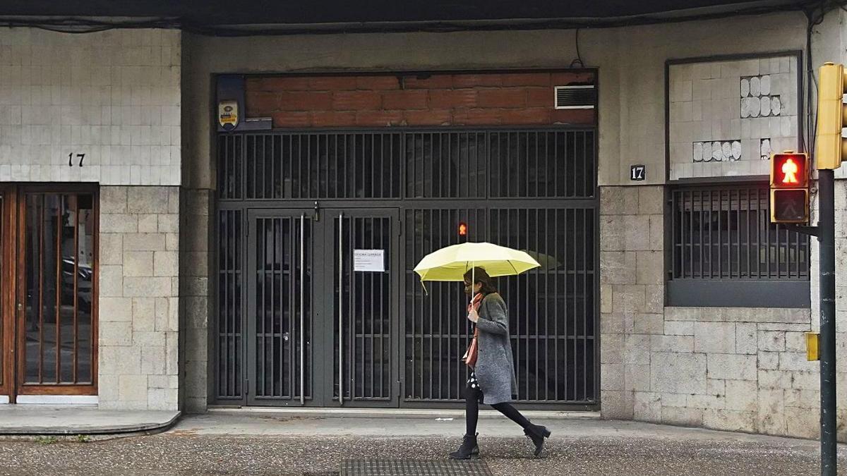 Local amb funcions de carteria de Correus a la ronda Ferran Puig de Girona.