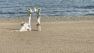 Una boda íntima en Las Burras: el amor se sella junto al mar