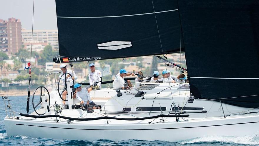 "Pez de Abril" lidera la primera jornada de la regata TabarcaVela 2026