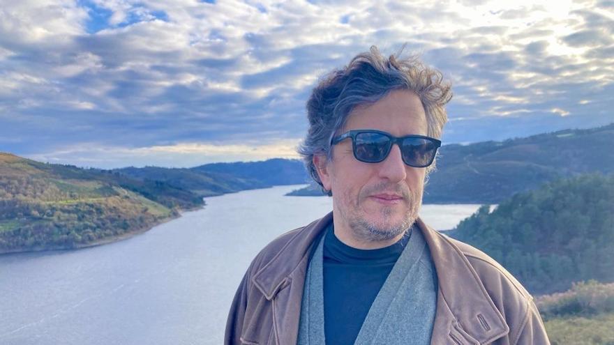 Alberto Lema, gañador do Xerais de novela: "En Belesar no franquismo e nos eólicos agora, mans privadas explotan un recurso de todos e deixan migallas miserentas"