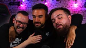 ElXokas, IlloJuan e Ibai se abrazan durante una conversación en YouTube