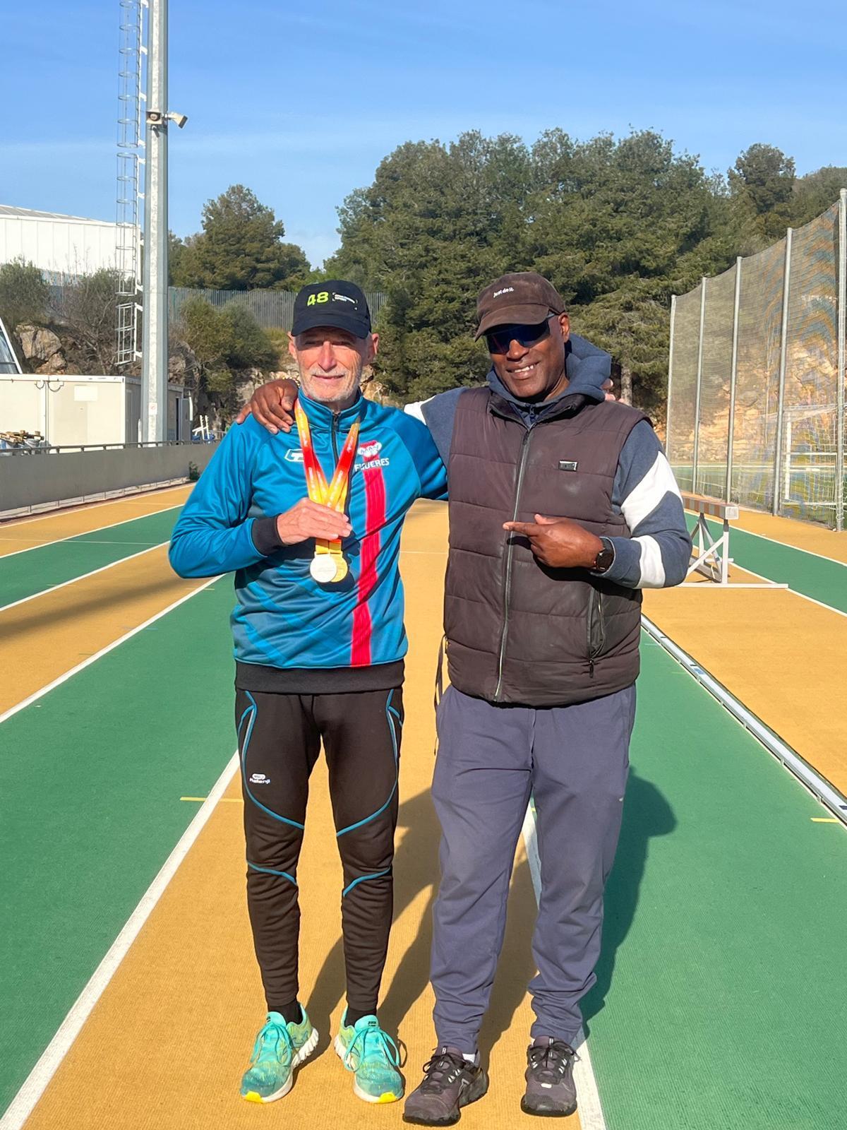 Carlos Moreno amb el seu entrenador, Augusto Godínez.