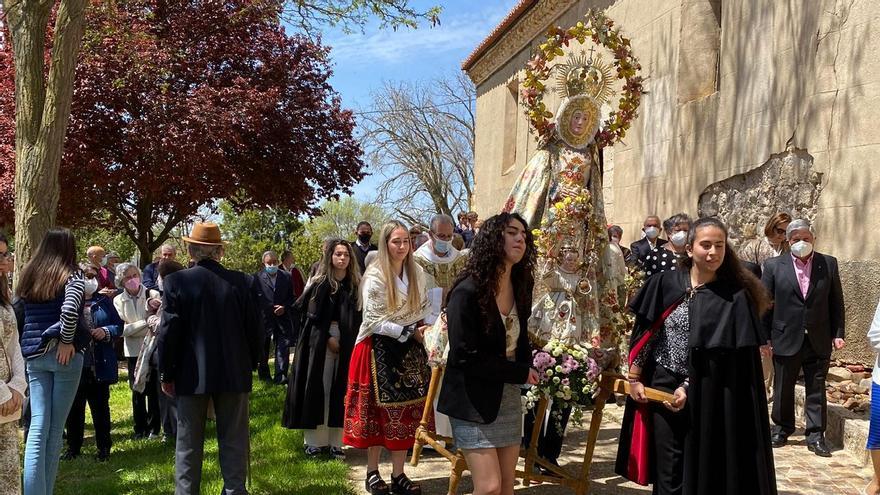 Procesión de la Virgen de Adalia en Pozoantiguo.