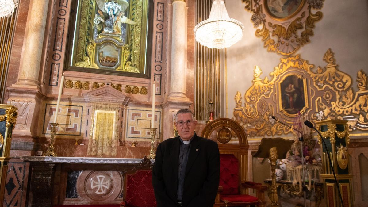 Joaquín Guillamón nació en el centro de Castelló y hoy oficia su primera misa como prior de la basílica.