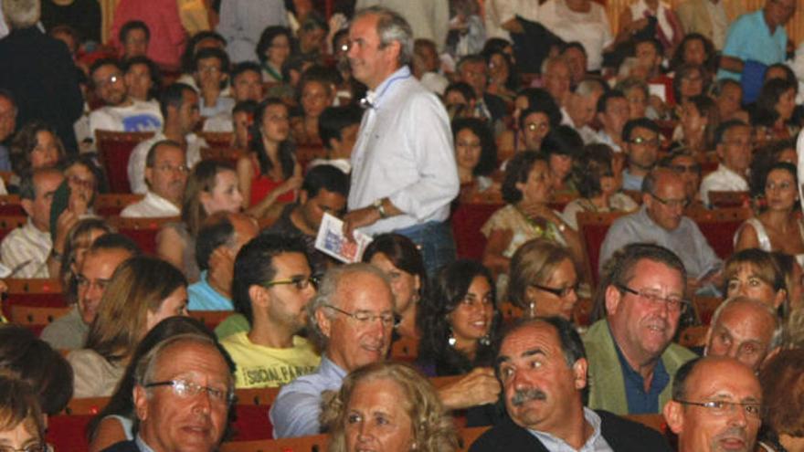 Entre el público, Luis Fernández-Vega, Blas Herrero, Pelayo Roces e Isidro Fernández Rozada, entre otros.