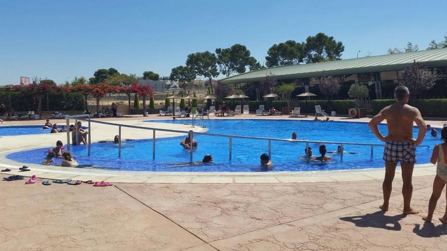 La piscina de Aspe bate su récord de asistencia este año