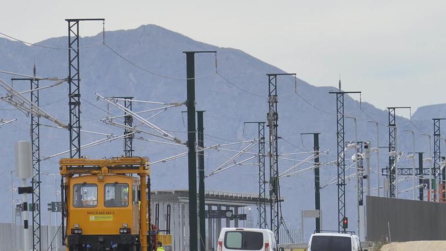 El tripartito pide soterrar las vías que unirán la ciudad con la estación del AVE