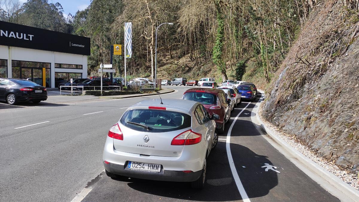 Abundante tráfico en la avenida de Galicia.