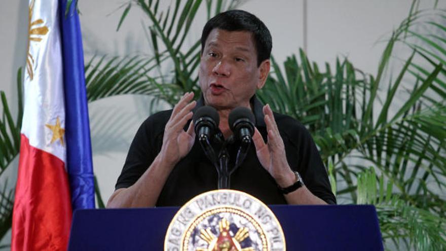 El presidente de Filipinas se compara con Hitler