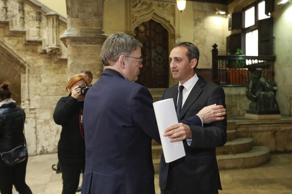 Ximo Puig y César Sánchez se reúnen por primera vez en el Palau desde que tomaron posesión