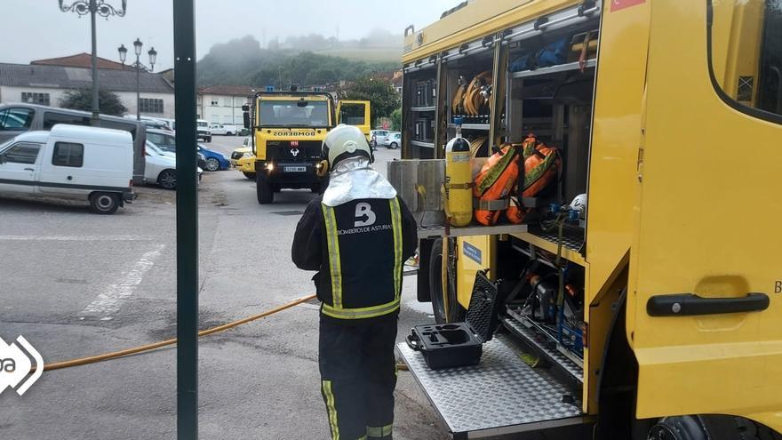 Incendio urbano en Cangas de Onís, incendio del garaje en un hotel.