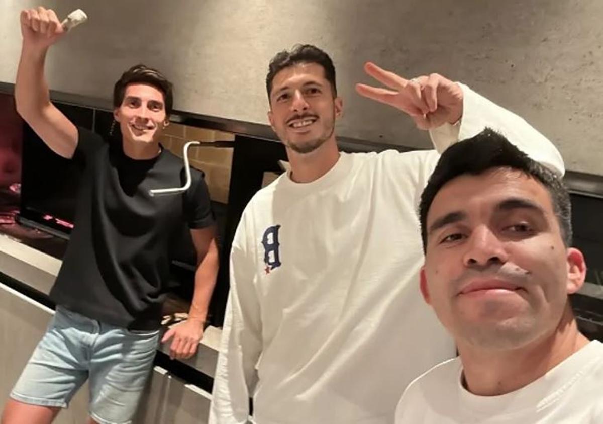 Guido, en el centro, a la izquierda, Gattoni, y haciendo la foto en primer plano, Acuña