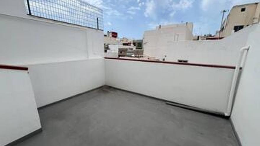 170.000 € Venta de piso en La Isleta (Las Palmas G. Canaria) 54 m2, 2 habitaciones, 1 baño, 3.148 €/m2, 3 Planta...